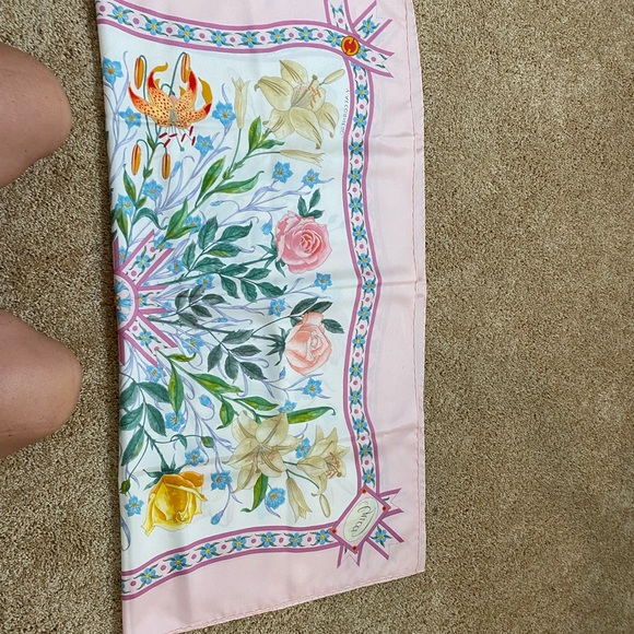 Scarf - Picture 8 of 15